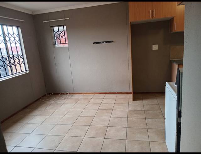 2 BEDROOM FREESTANDING TO LET IN COSMO CITY